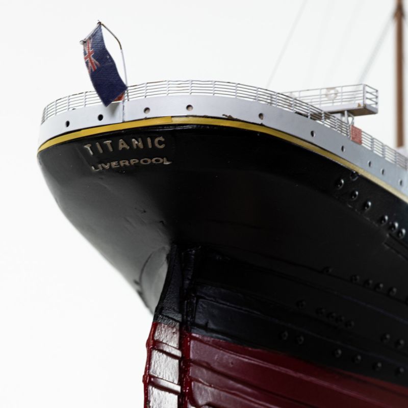 AMATI B1606 RMS Titanic, 1:250, építőkészlet